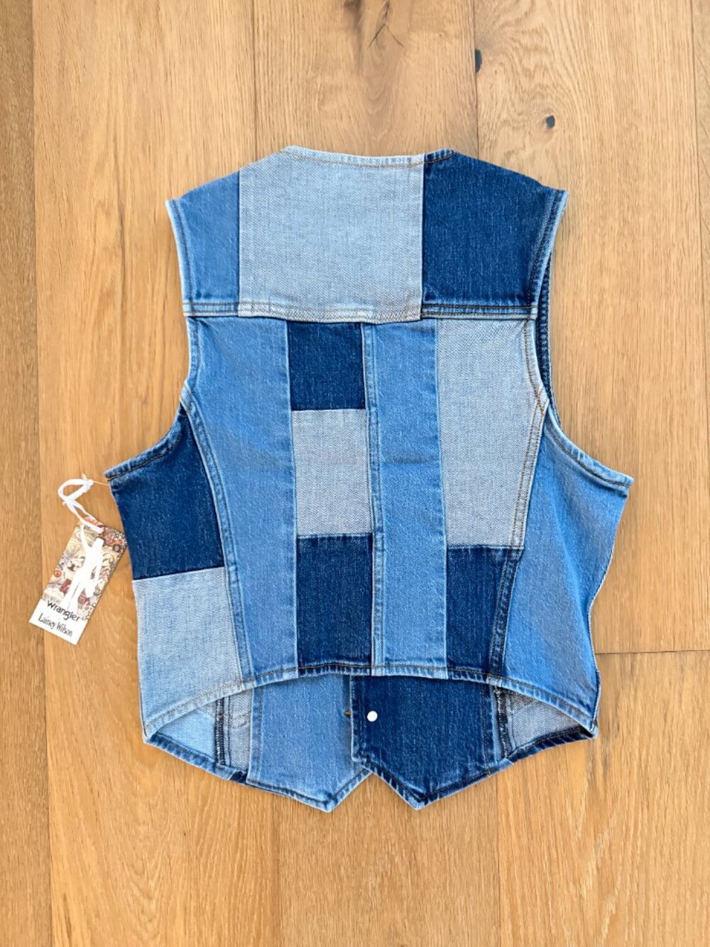 Lainey Wilson Wrangler Collab Women's Blue Denim Patchwork Country Vest S NWT - Picture 3 of 7